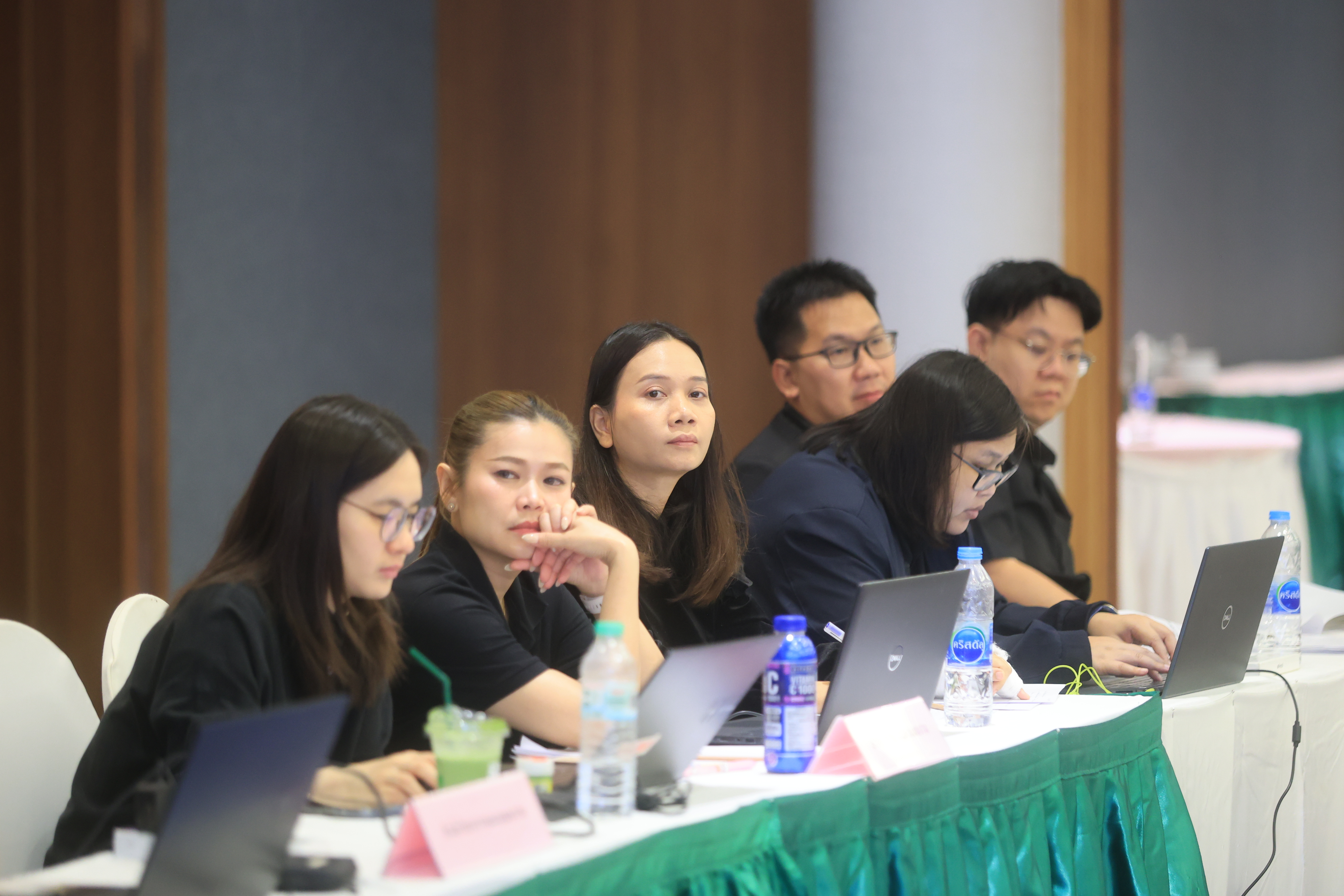 title - เลขาฯ ส.ป.ก. ประชุมเข้ม! 